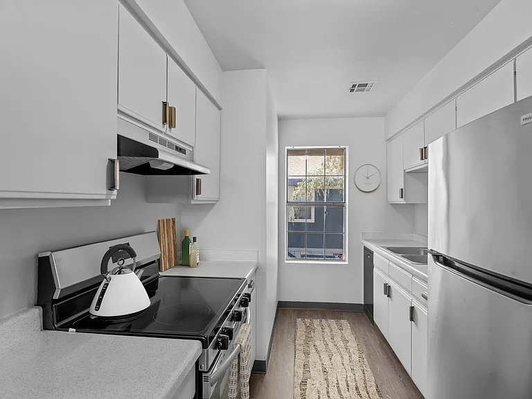 Coronado Glen Apartments — Photo 9