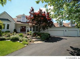 59 Hedgerow Cir, Honeoye Falls, NY 14472