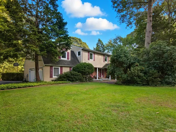 8 Tanager Lane, Northport, NY 11768