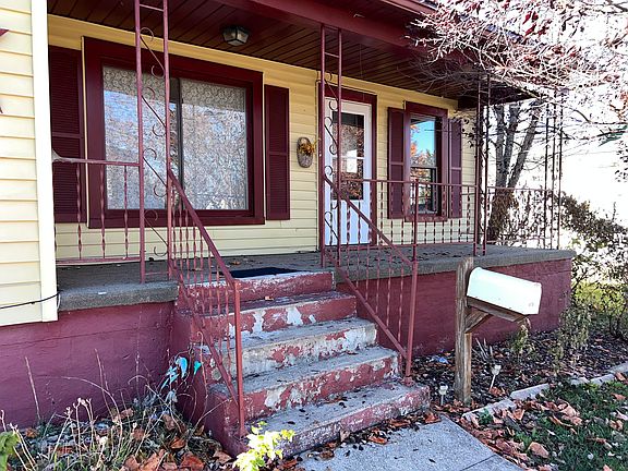 3rd image of 418 Dye St