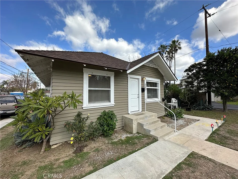 633 W Maple Ave