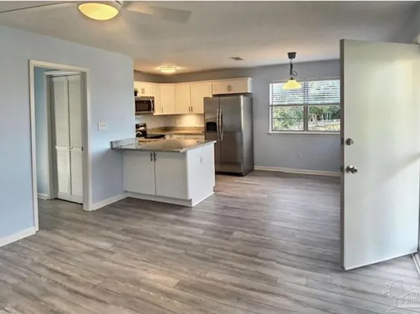 1100 Shoreline Dr #H, Gulf Breeze, FL 32561