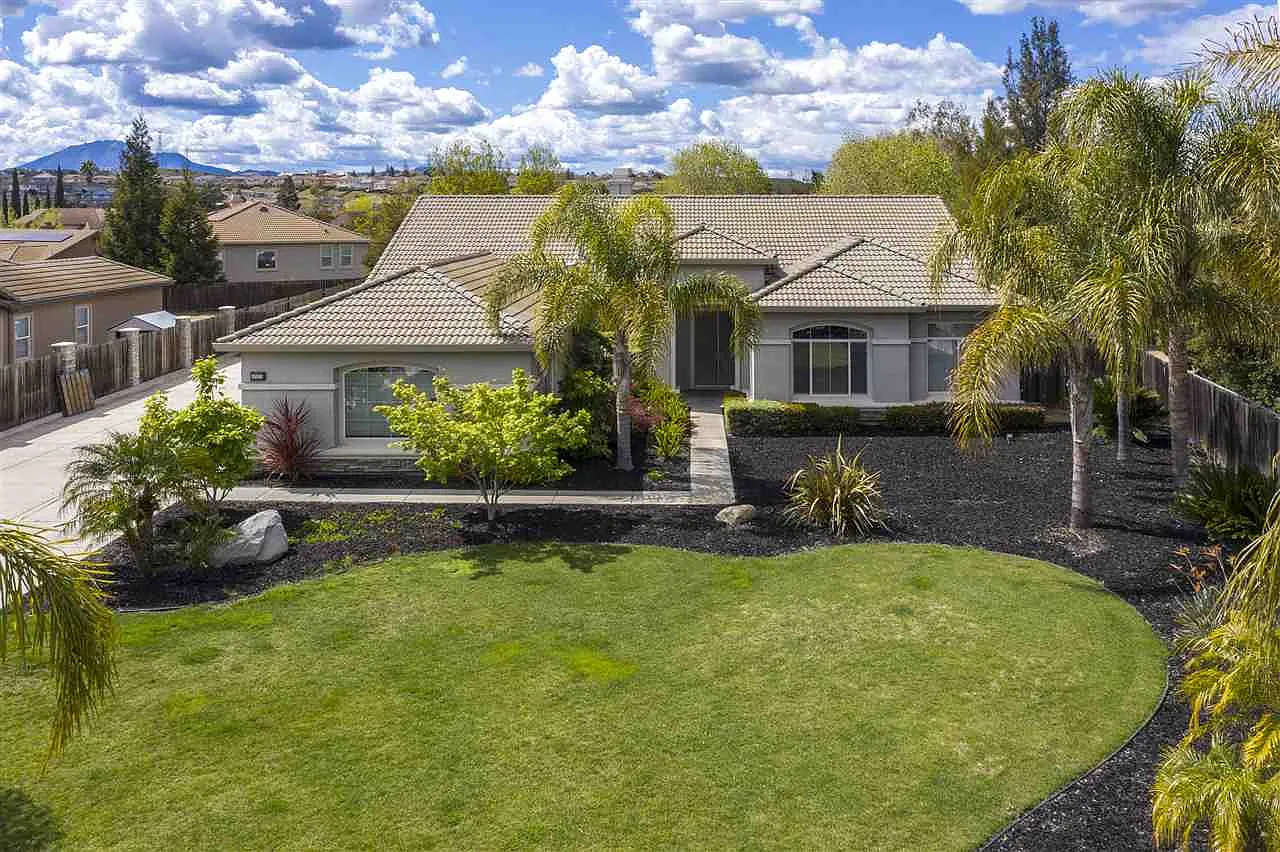 4553 Lariat Ln photo 1