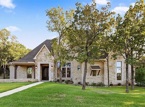 2nd image of 3016 Rolling Wood Ln