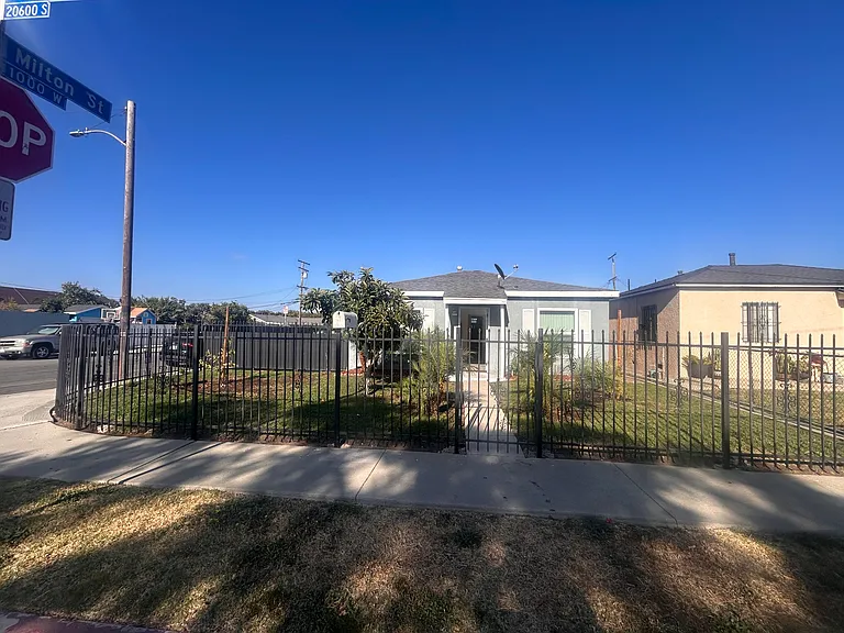 20602 Berendo Ave — Photo 11
