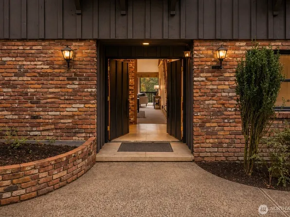 16521 NE 1st Place, Bellevue, WA 98008
