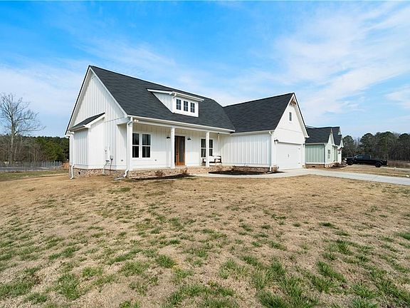 5th image of 19 Trotters Ln