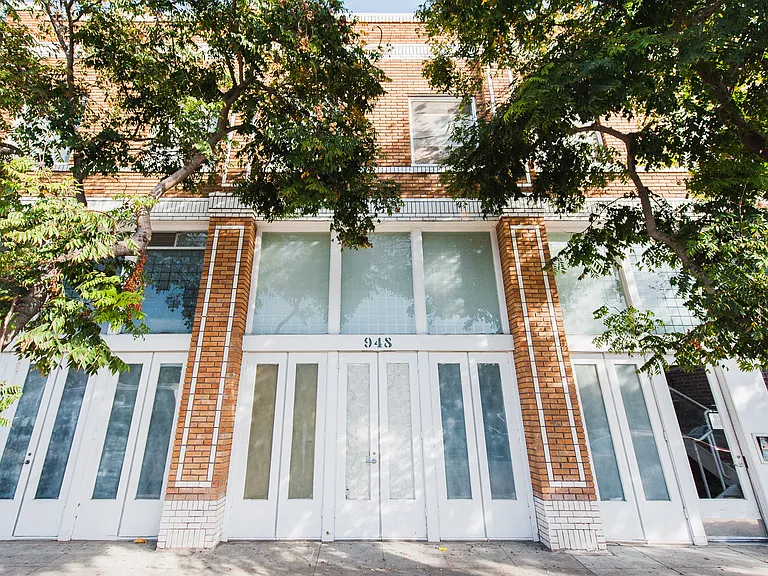 Daisy Studios/Lofts — Photo 2