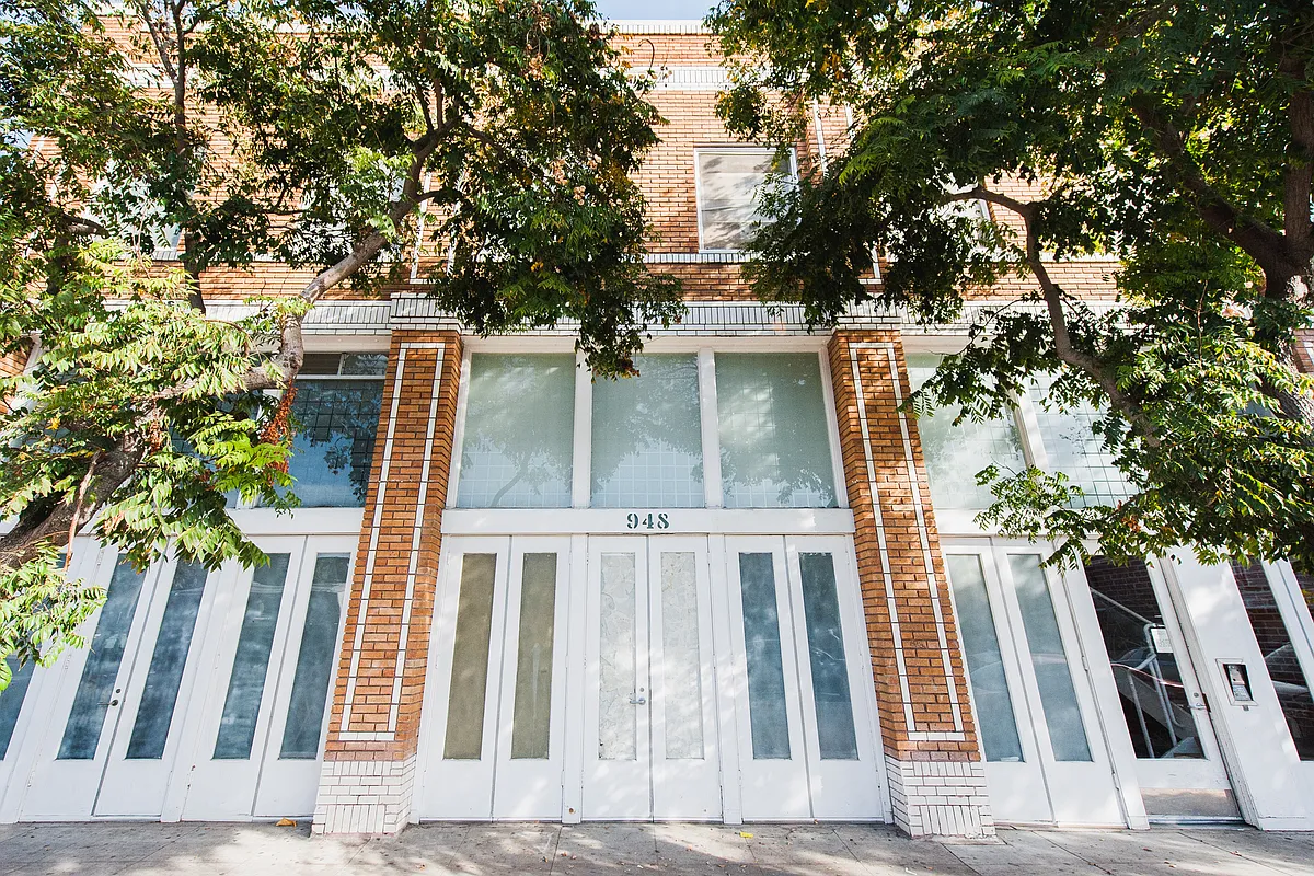 Building Photo - Daisy Studios/Lofts