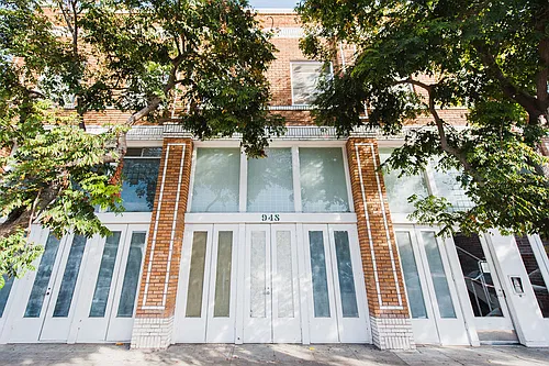 Daisy Studios/Lofts Photo 1