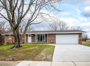 400 Linden St, Pekin, IL 61554