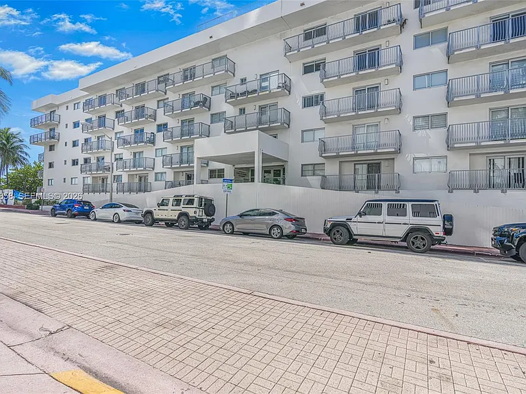 4141 Collins Ave #201 — Photo 25
