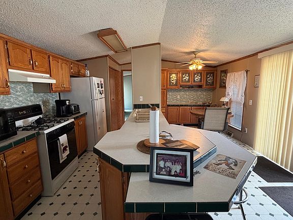 3rd image of 12 Leone Ln