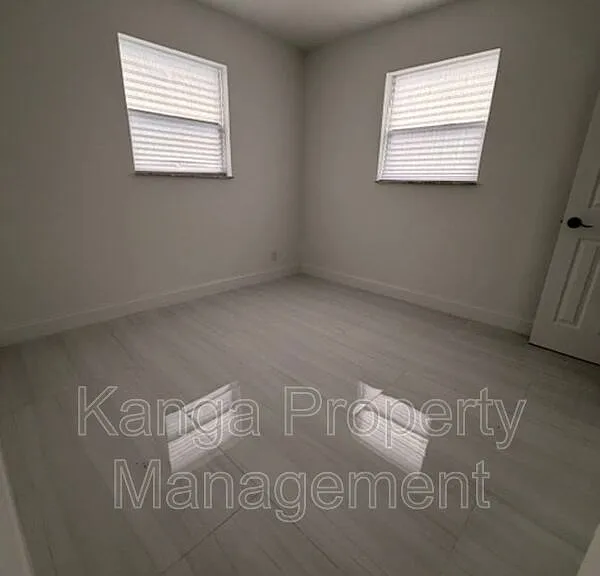 968 W 9th St #B2 — Photo 10