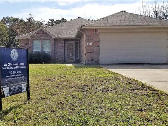 3rd image of 1004 Hopkins Dr