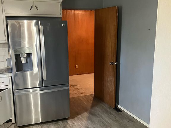 3rd image of 109 Chevy Chase Dr