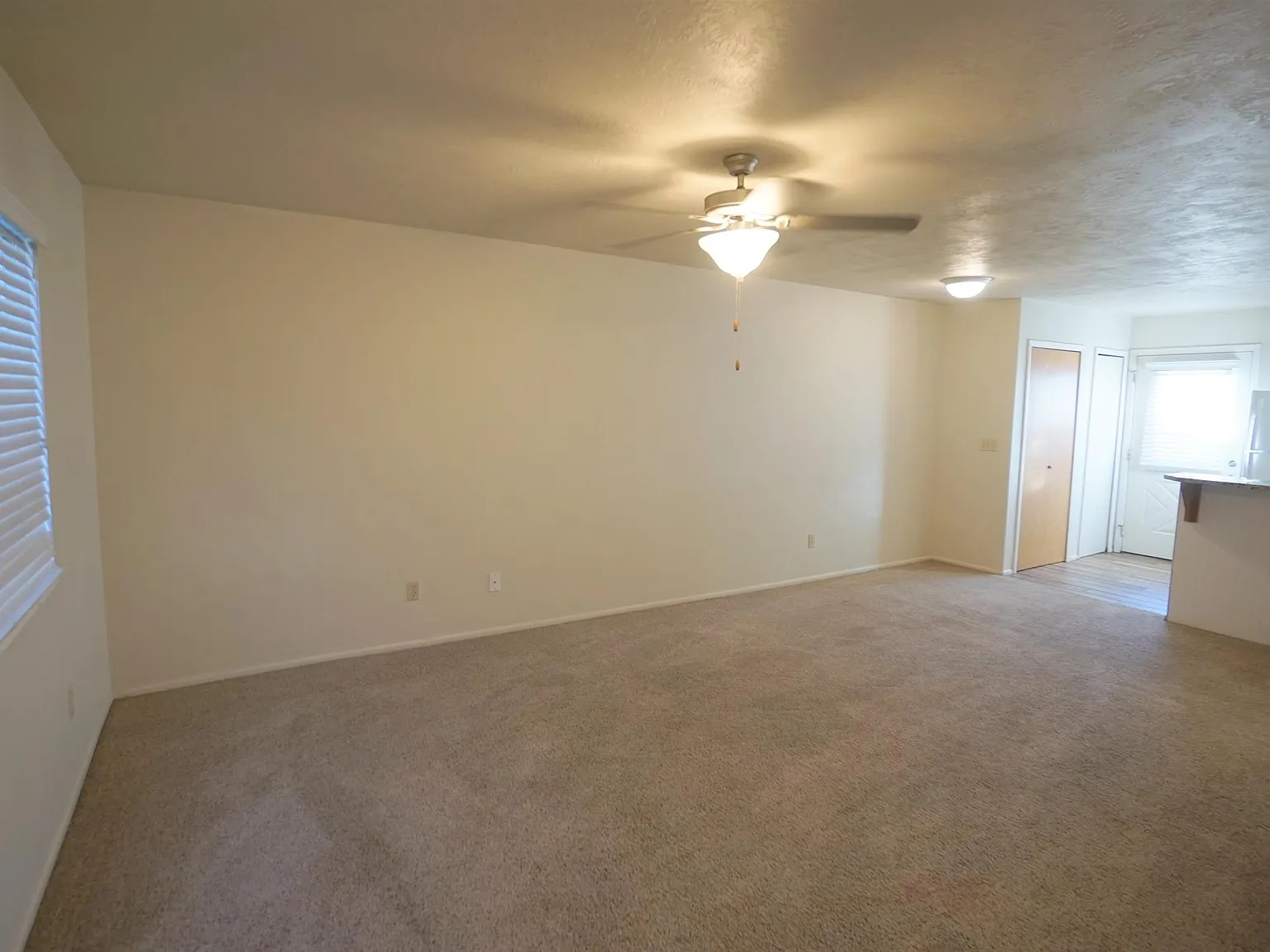 R210 — Photo 2