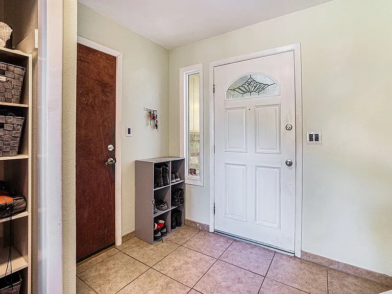 2901 Stover St — Photo 2