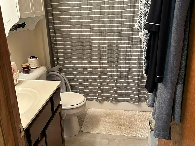 Master Bedroom Bathroom