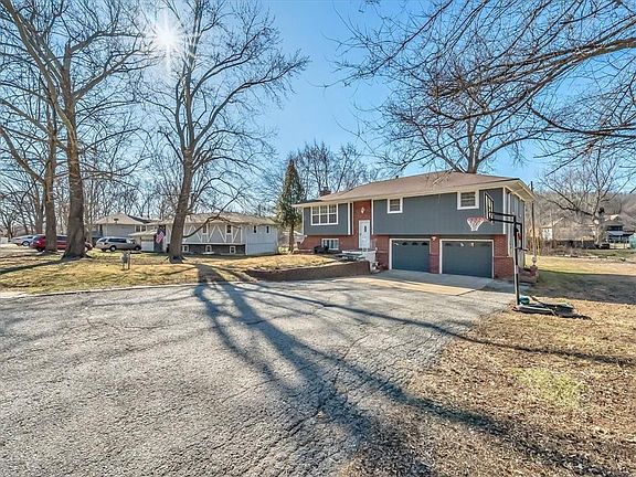 2nd image of 702 Lakewood Rd