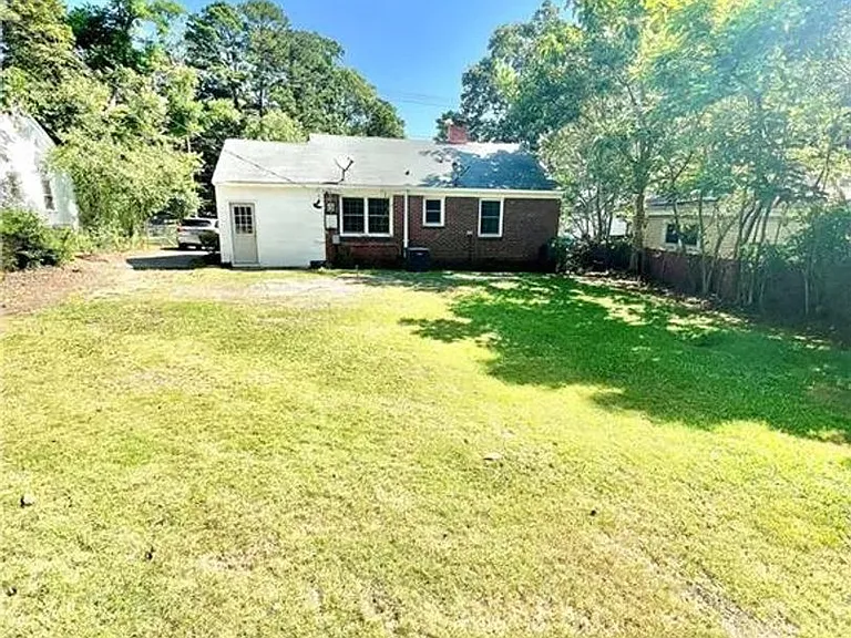1425 Remount Rd — Photo 4