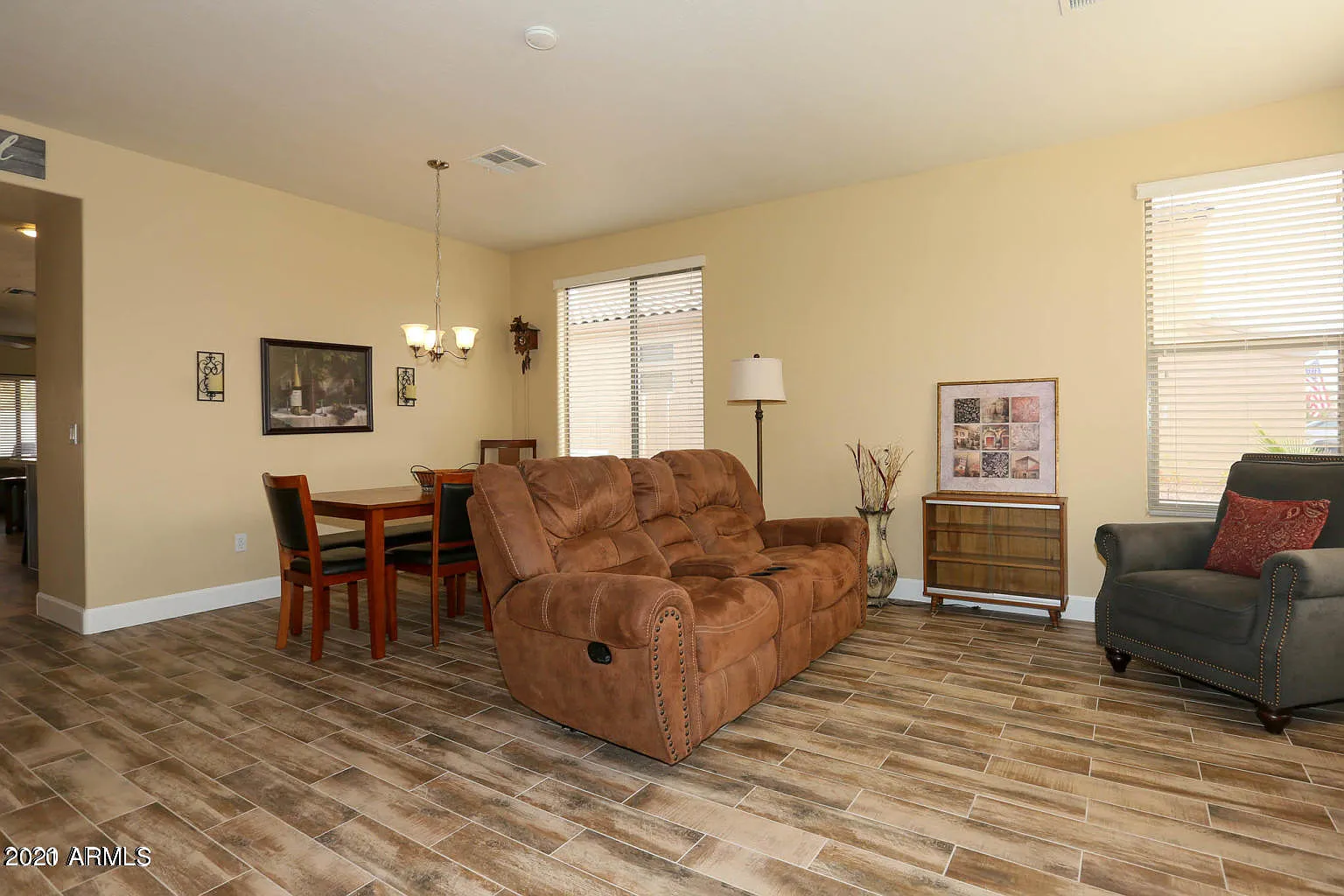 4 bed, 2.0 bath, 2010 sqft, $2,500 — Photo 3