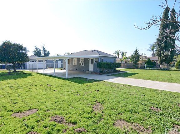 2nd image of 326 E Grevillea St