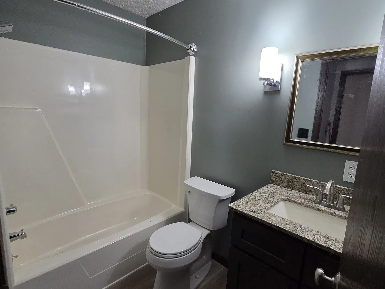 3 bed, 1500 sqft, $1,200 — Photo 2