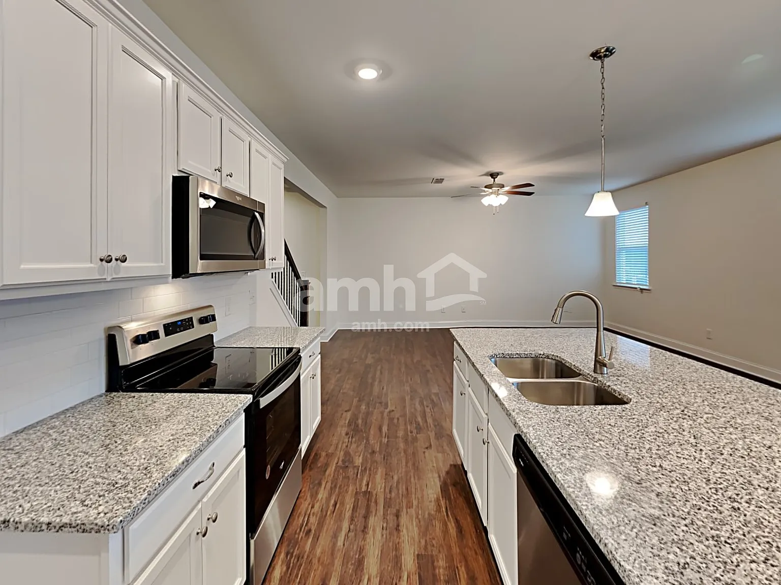 4 bed, 2.5 bath, 2098 sqft, $2,435 — Photo 3