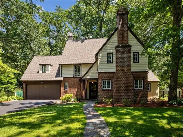 217 Laurel St, Longmeadow, MA 01106