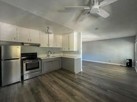 1092 Gladys Ave, 07