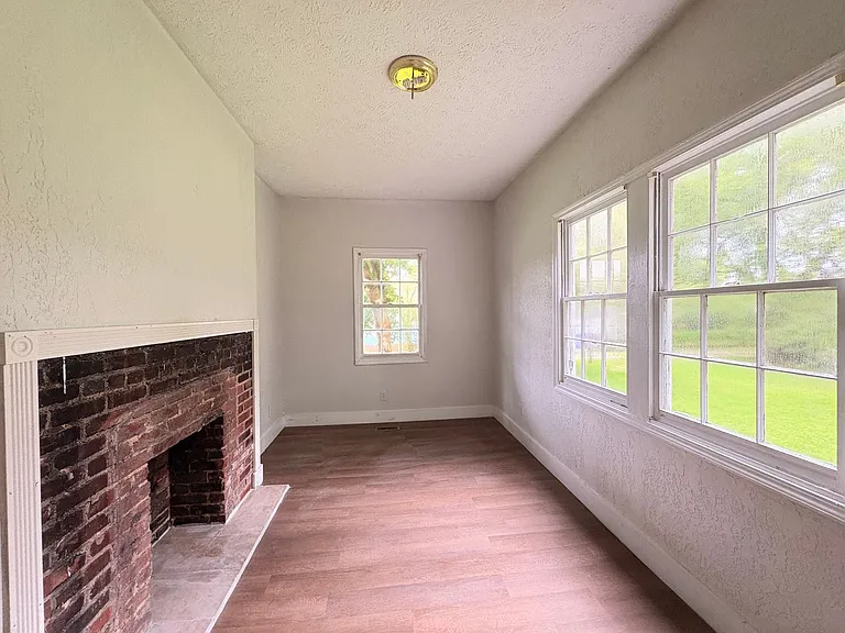 311 N Center Ave — Photo 13