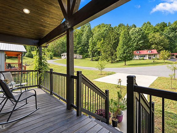 4th image of 143 Daniel Ln