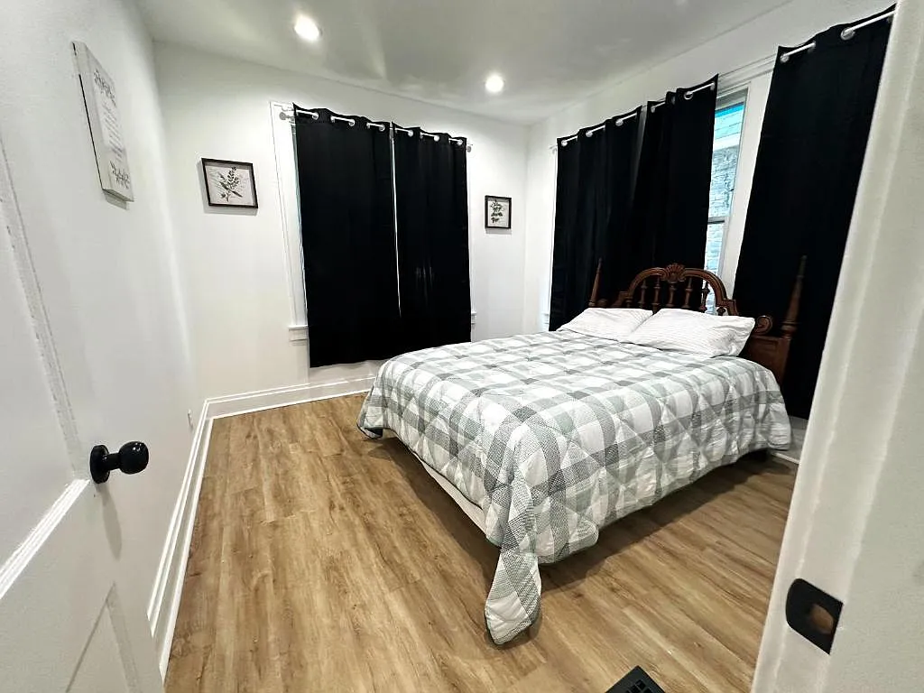 705 Bedford Ave — Photo 4