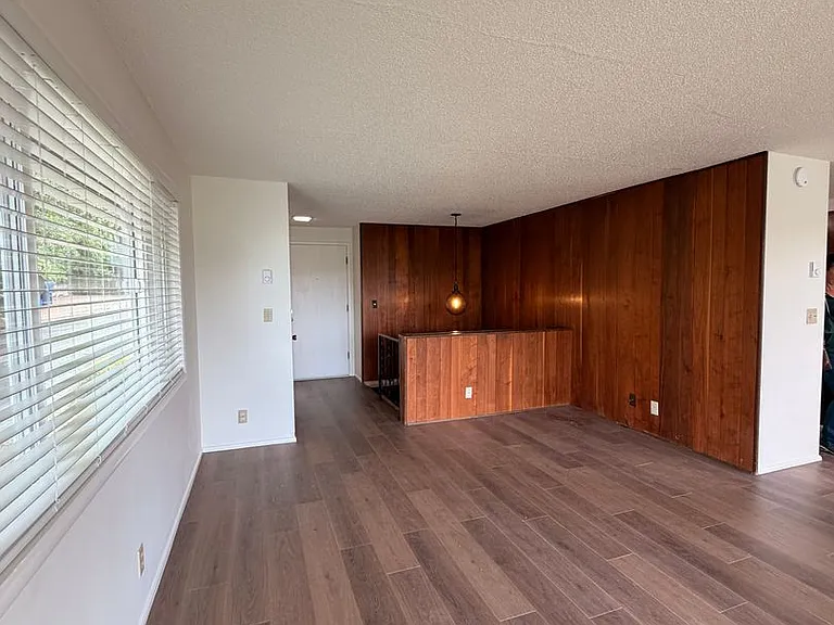 2610 Elinor St — Photo 9