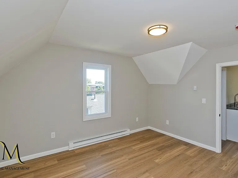 24 Hilton St — Photo 15