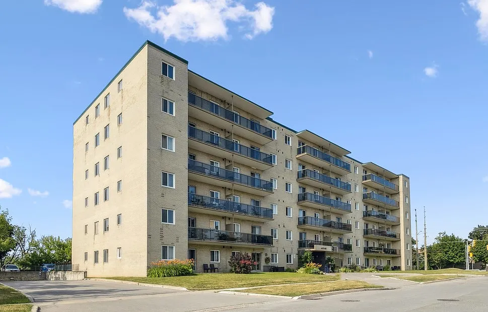 Mayfair Apartments — Photo 2