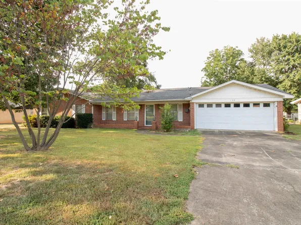 139 N Circle Dr, Clarksville, AR 72830
