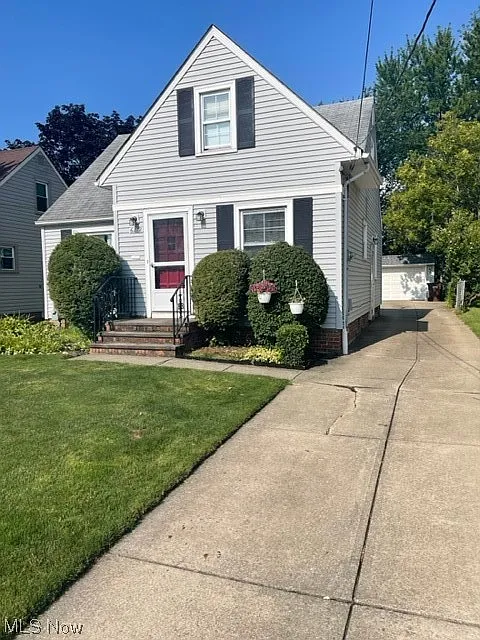 6272 Westminster Dr photo 1