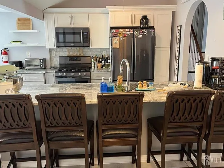 42 Albert Dr — Photo 3