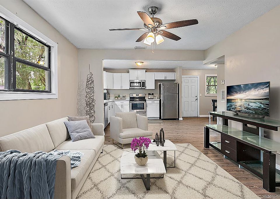 1st image of 2507 E Red Robin Dr
