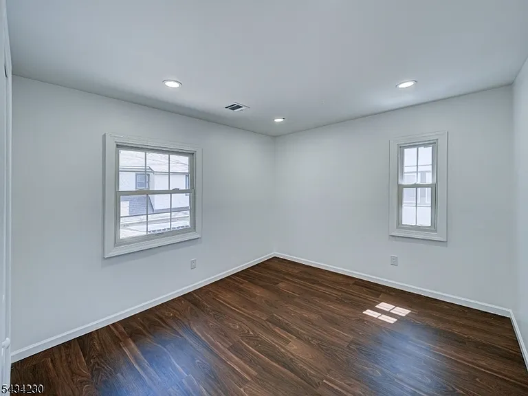 217 Heywood Ave — Photo 12