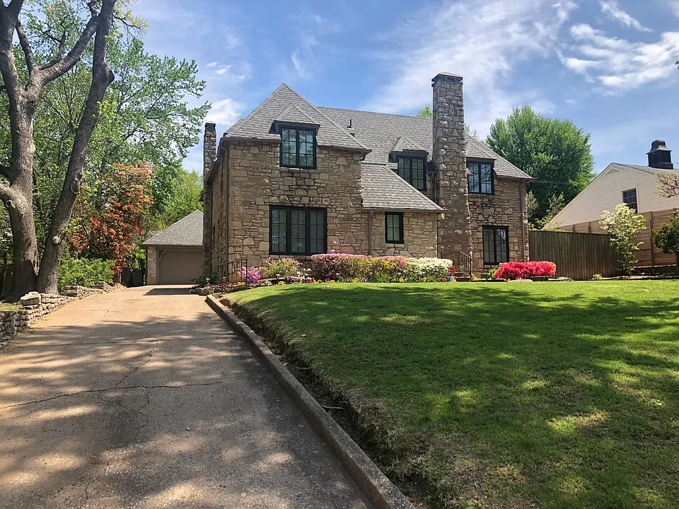 3125 S Zunis Ave