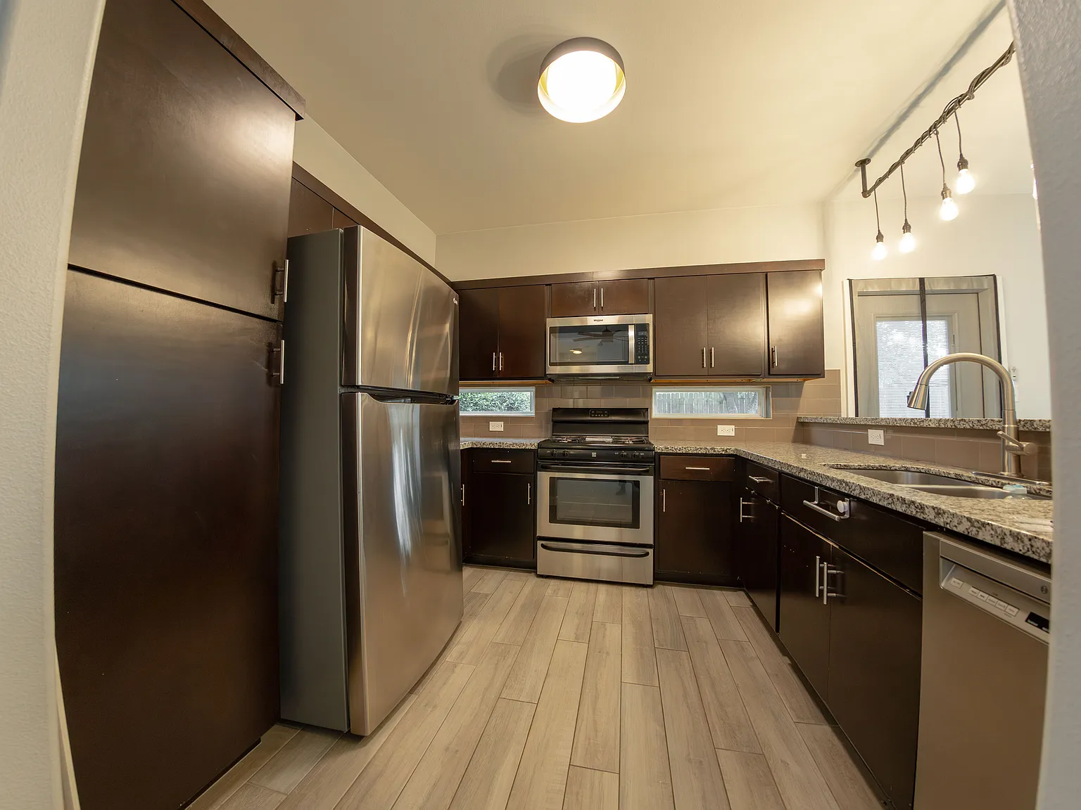 3 bed, 2.5 bath, 1780 sqft, $2,600 — Photo 4