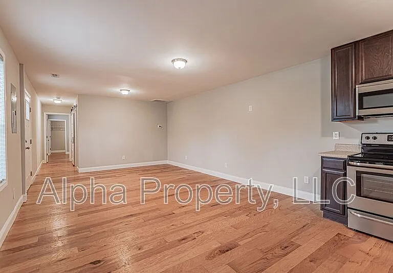 305 Buncombe St #A — Photo 9