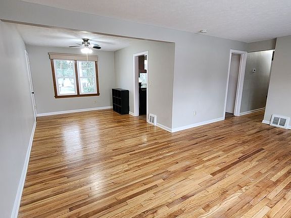 5th image of 6920 Som Center Rd