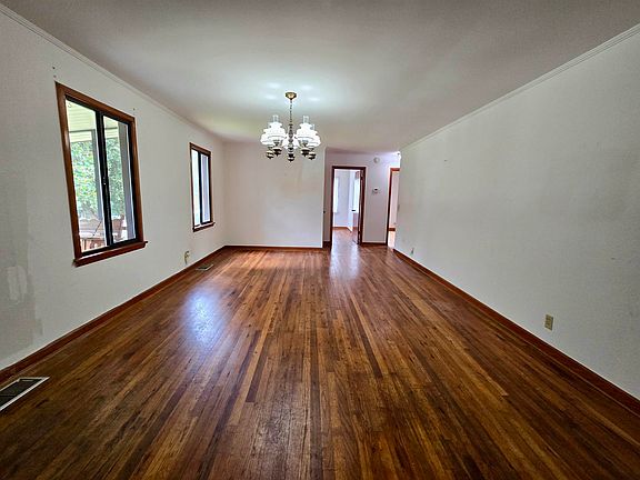 4th image of 1060 S Water St