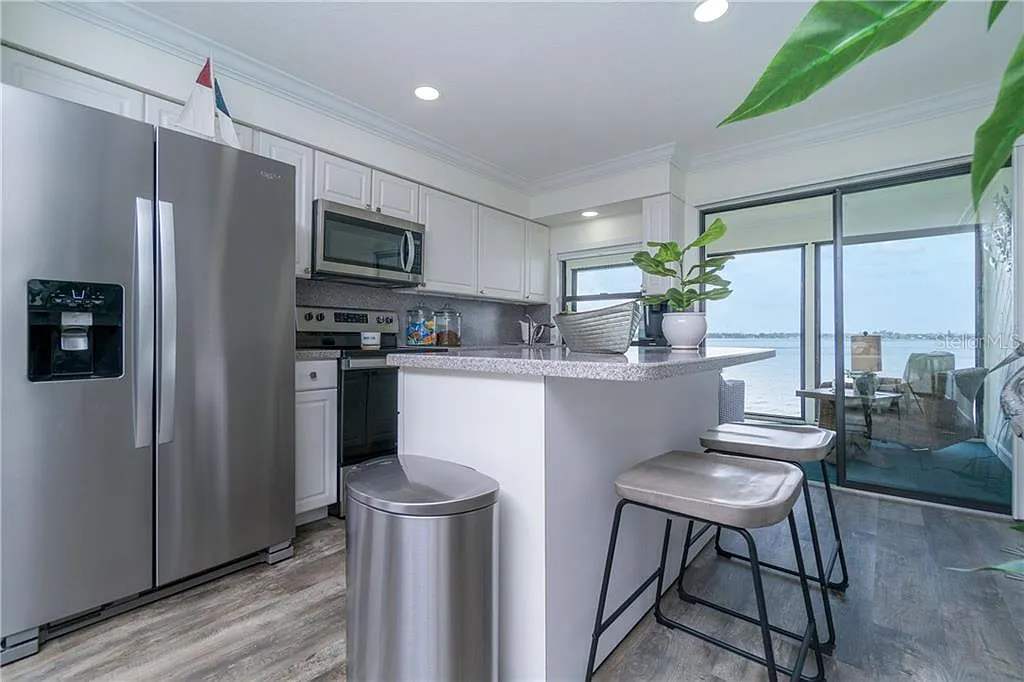 2 bed, 1.0 bath, 864 sqft, $3,000 — Photo 3