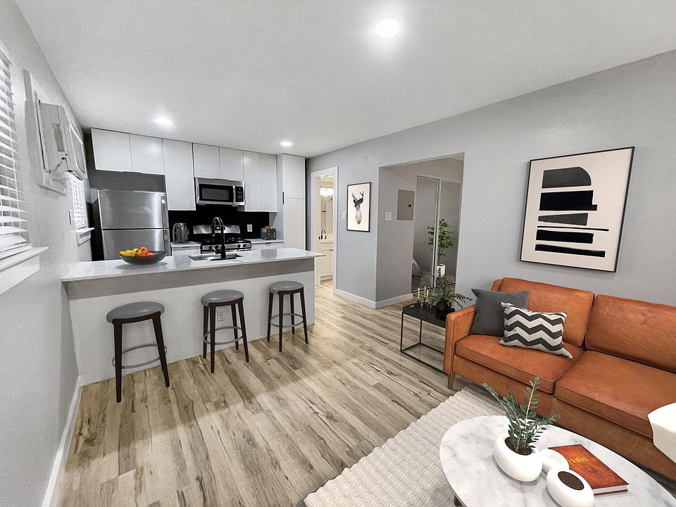 1st image of 610 1/2 W 30th St #212