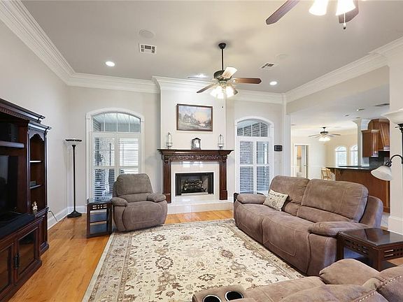 4th image of 206 Meredith Pl